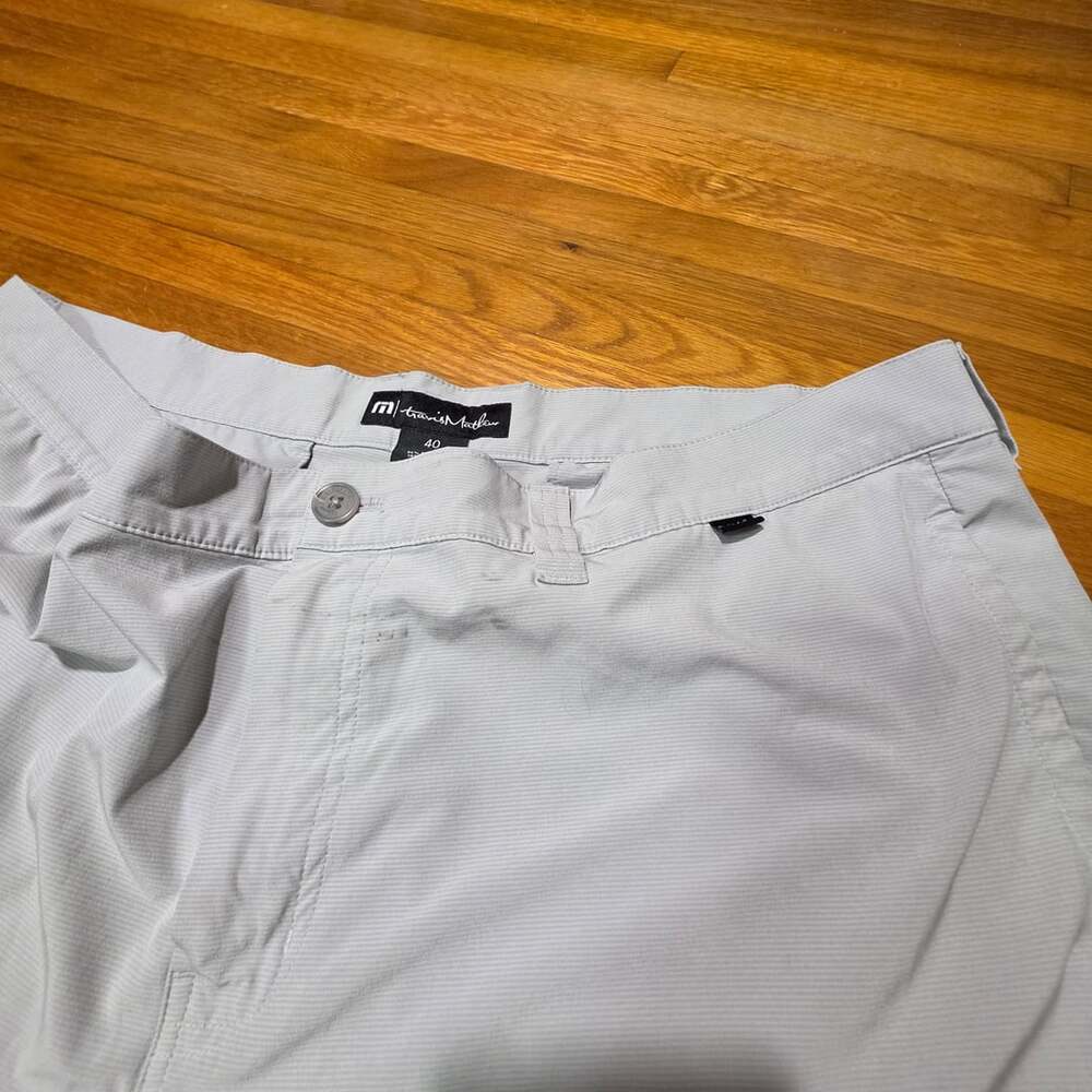 TravisMathew Light Gray Stretch Golf Shorts Size 40